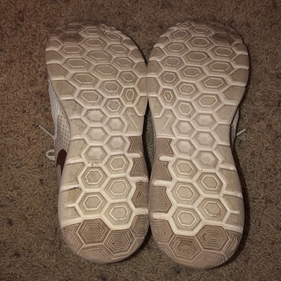 White and rose gold nike sneakers - Picture 5 of 5